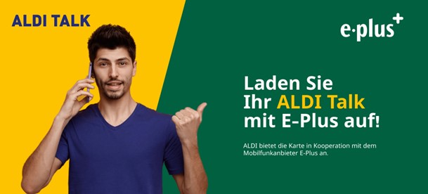Mann telefoniert mit den Logos von ALDI TALK und E-Plus und macht Werbung für die Aufladeoptionen für Prepaid-Guthaben von ALDI TALK